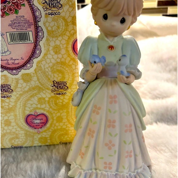 In Box Charity Begins in the Heart Precious Moments - Picture 3 of 8